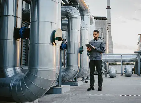 industry-process-industry-happy-person-digital-checklist